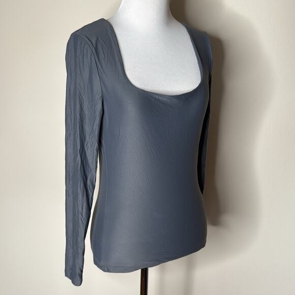 Abercrombie Gray Long Sleeve Soft Matte Seamless Top - Picture 3 of 6